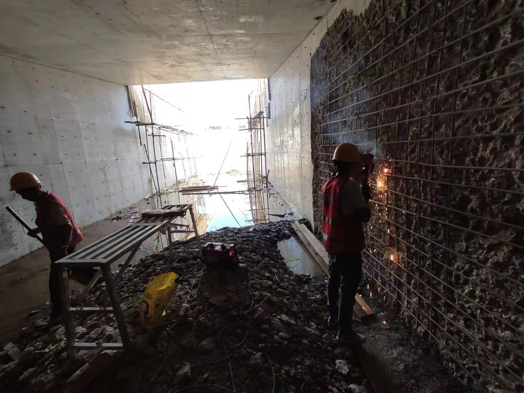 嵩县挖断承重墙导致楼体开裂，加固施工方案出炉